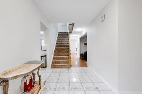 Photo 4 at 103 Heatherton Way, Yorkhill, Vaughan