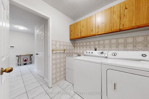 Photo 6 at 103 Heatherton Way, Yorkhill, Vaughan