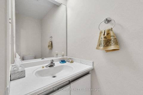 Photo 7 at 103 Heatherton Way, Yorkhill, Vaughan