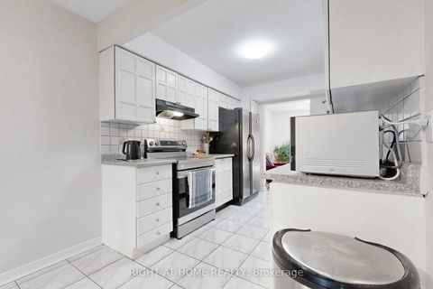 Photo 8 at 103 Heatherton Way, Yorkhill, Vaughan