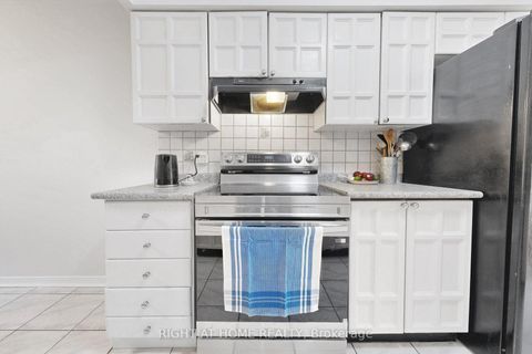 Photo 10 at 103 Heatherton Way, Yorkhill, Vaughan