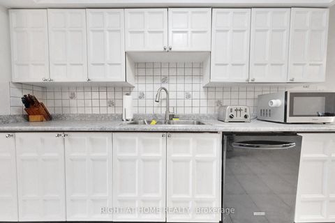 Photo 11 at 103 Heatherton Way, Yorkhill, Vaughan