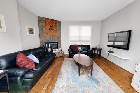 Photo 13 at 103 Heatherton Way, Yorkhill, Vaughan