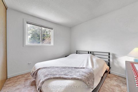 Photo 24 at 103 Heatherton Way, Yorkhill, Vaughan