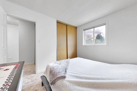 Photo 25 at 103 Heatherton Way, Yorkhill, Vaughan