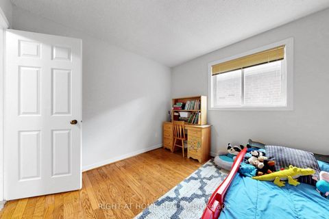 Photo 28 at 103 Heatherton Way, Yorkhill, Vaughan