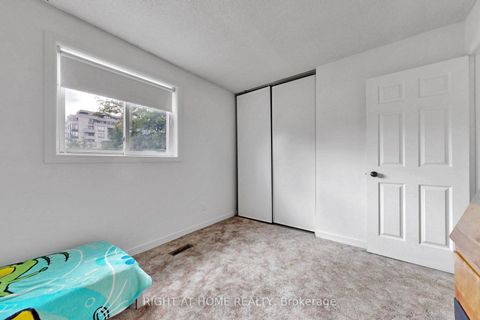 Photo 30 at 103 Heatherton Way, Yorkhill, Vaughan