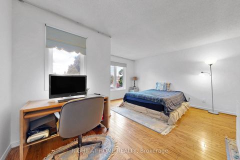 Photo 33 at 103 Heatherton Way, Yorkhill, Vaughan