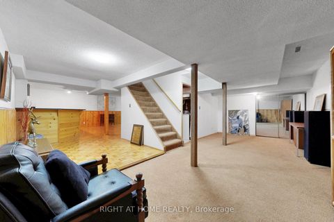 Photo 39 at 103 Heatherton Way, Yorkhill, Vaughan