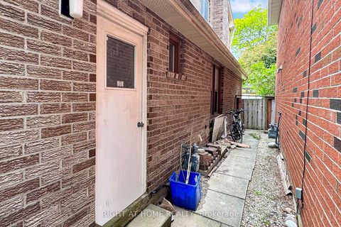 Photo 45 at 103 Heatherton Way, Yorkhill, Vaughan
