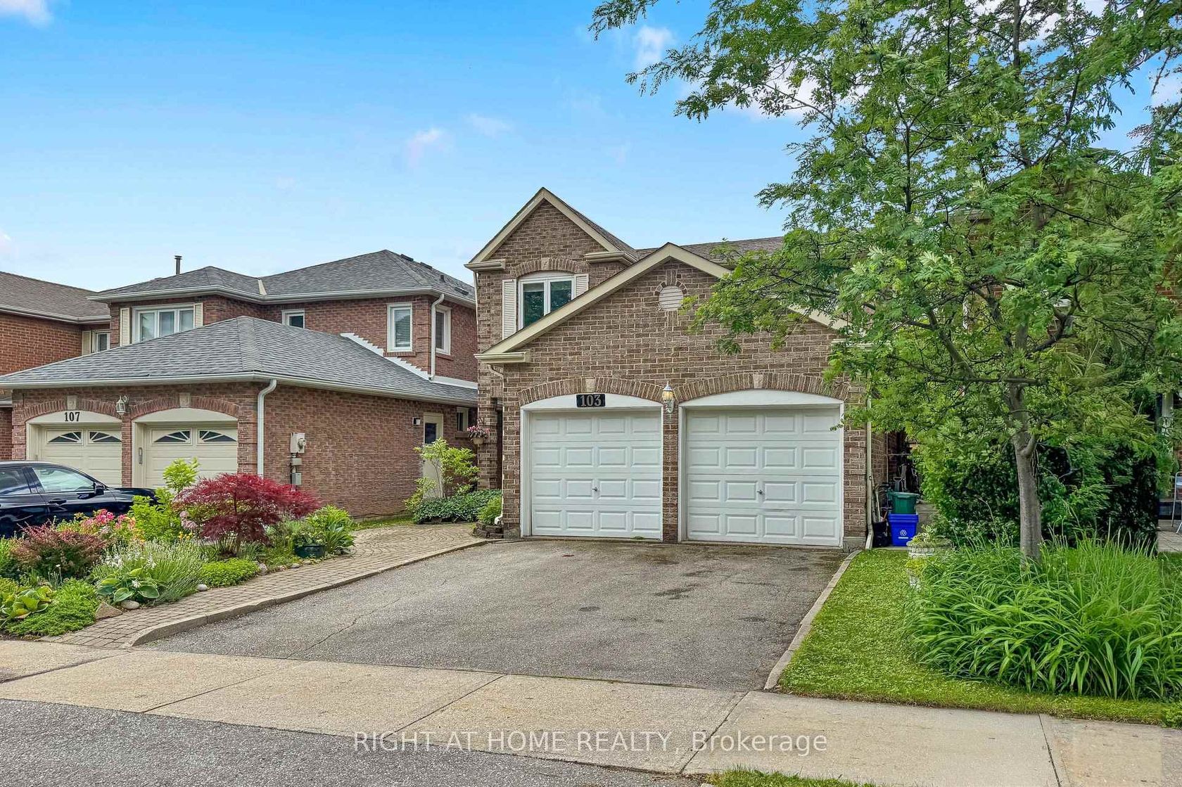 103 Heatherton Way, Yorkhill, Vaughan photo number 2