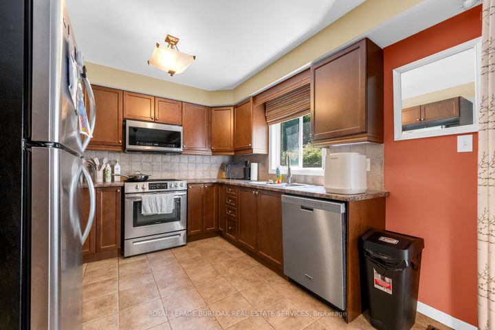 Photo 11 at 16 - 7 Southside Place, Mountview, Hamilton
