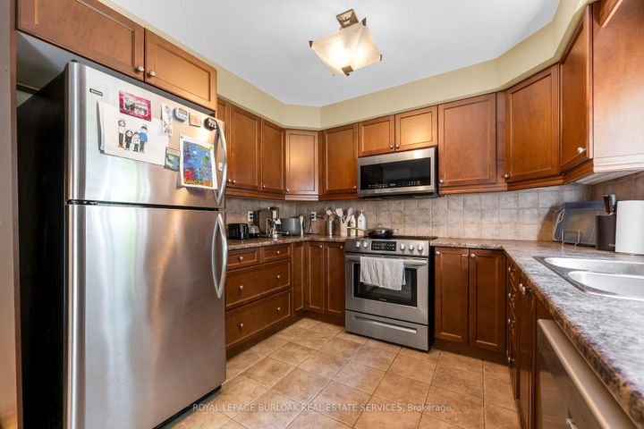 Photo 12 at 16 - 7 Southside Place, Mountview, Hamilton