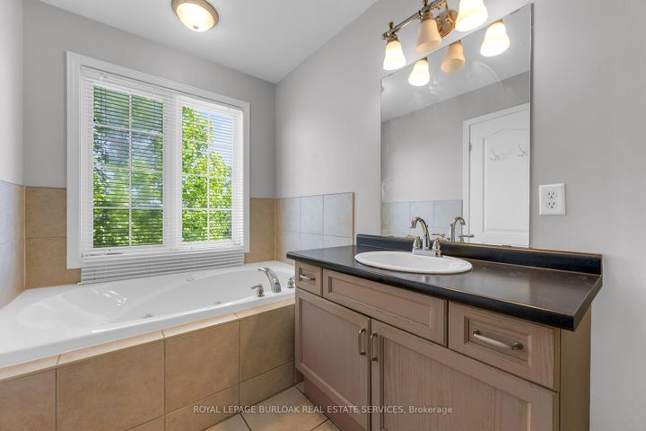 Photo 19 at 16 - 7 Southside Place, Mountview, Hamilton