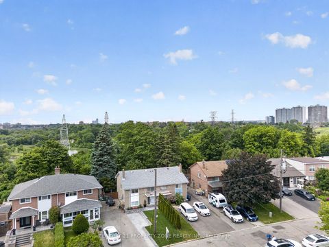 Photo 3 at 121 Saint Lucie Drive, Humbermede, Toronto