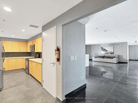 Photo 5 at 1601 - 8 Park Road, Moore Park, Toronto