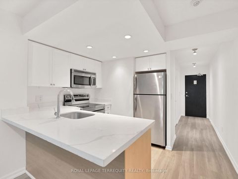 Photo 14 at 1601 - 8 Park Road, Moore Park, Toronto