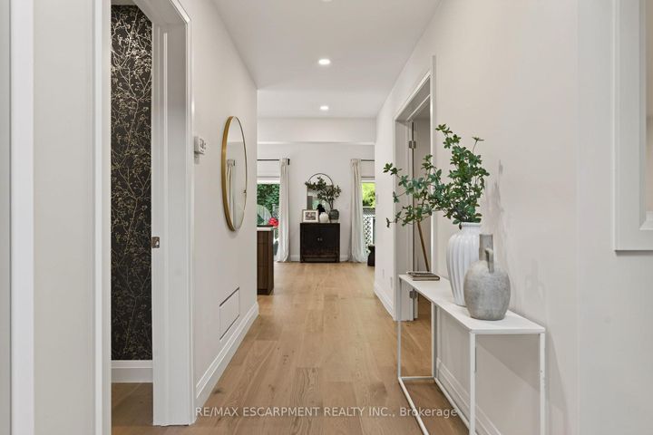 Photo 5 at 1 - 3333 New Street, Roseland, Burlington