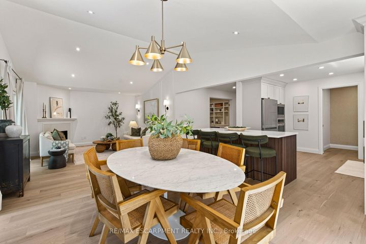 Photo 9 at 1 - 3333 New Street, Roseland, Burlington