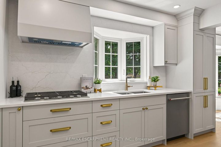 Photo 12 at 1 - 3333 New Street, Roseland, Burlington