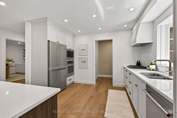 Photo 13 at 1 - 3333 New Street, Roseland, Burlington
