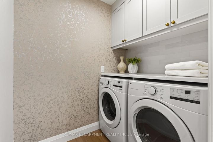 Photo 14 at 1 - 3333 New Street, Roseland, Burlington