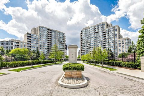 Photo 1 at 110 - 11 Townsgate Drive, Yorkhill, Vaughan