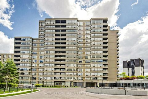 Photo 2 at 110 - 11 Townsgate Drive, Yorkhill, Vaughan