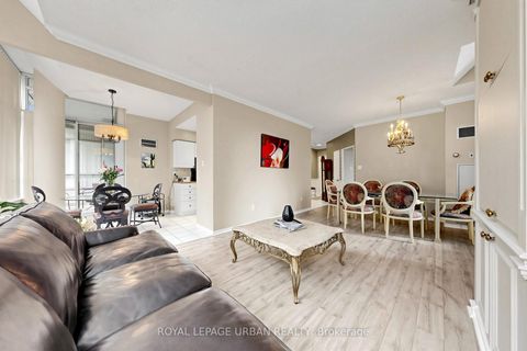 Photo 10 at 110 - 11 Townsgate Drive, Yorkhill, Vaughan