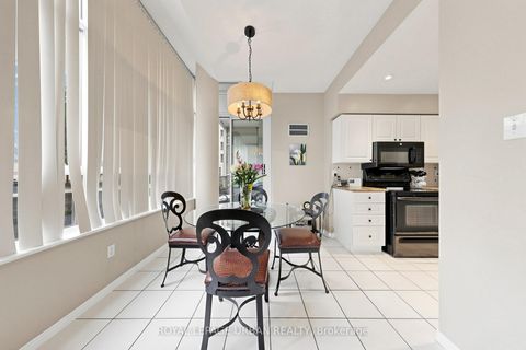 Photo 17 at 110 - 11 Townsgate Drive, Yorkhill, Vaughan