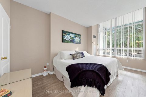 Photo 20 at 110 - 11 Townsgate Drive, Yorkhill, Vaughan