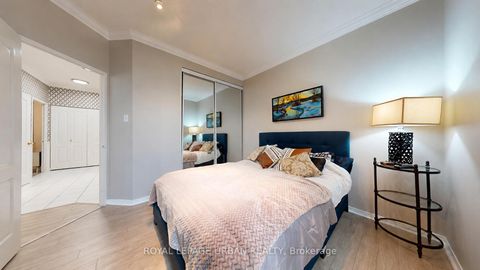 Photo 26 at 110 - 11 Townsgate Drive, Yorkhill, Vaughan