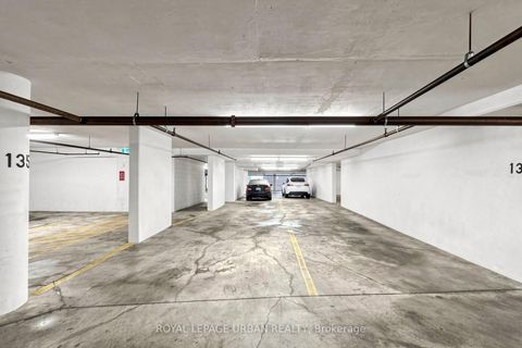Photo 31 at 110 - 11 Townsgate Drive, Yorkhill, Vaughan