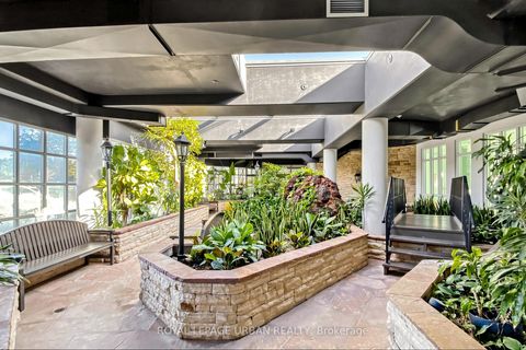 Photo 35 at 110 - 11 Townsgate Drive, Yorkhill, Vaughan