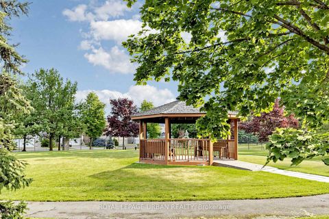 Photo 40 at 110 - 11 Townsgate Drive, Yorkhill, Vaughan