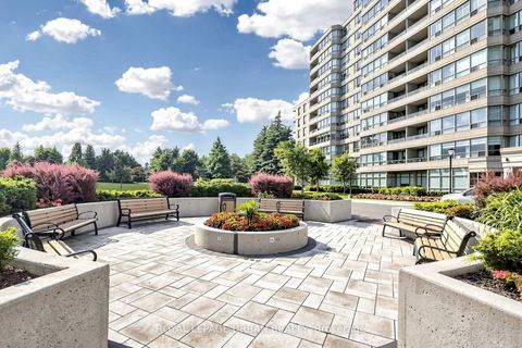 Photo 41 at 110 - 11 Townsgate Drive, Yorkhill, Vaughan