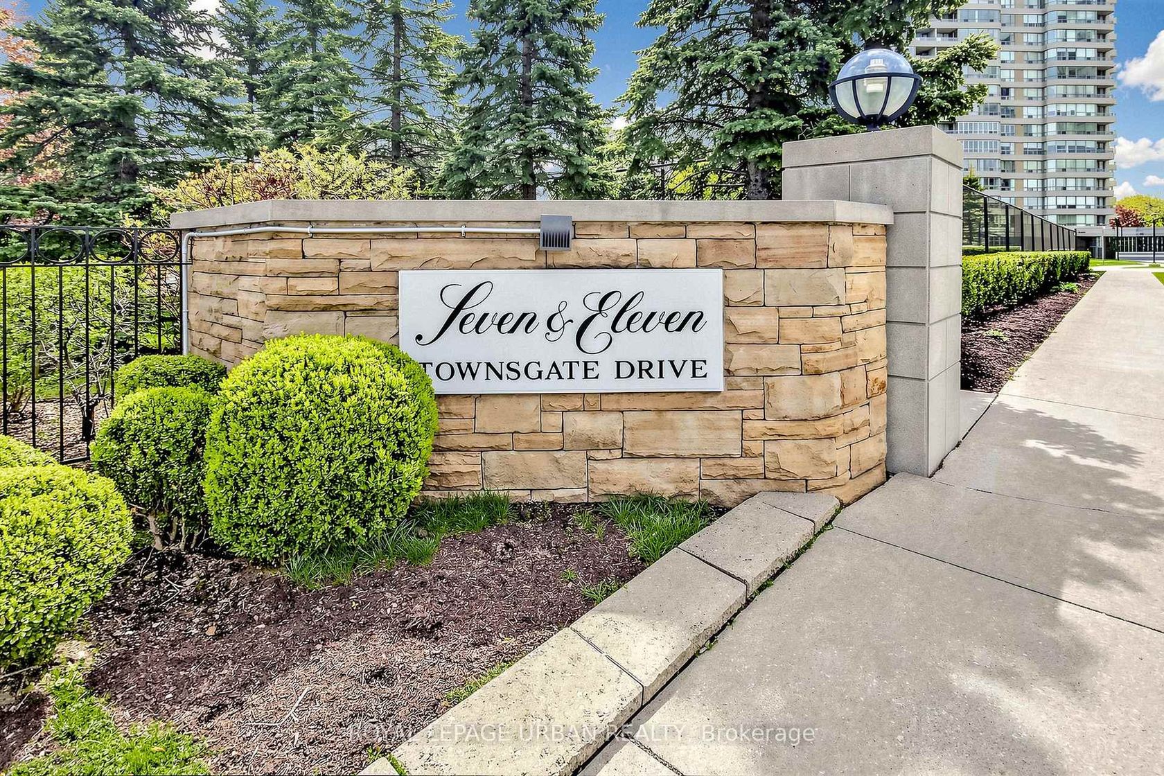110 - 11 Townsgate Drive, Yorkhill, Vaughan photo number 2