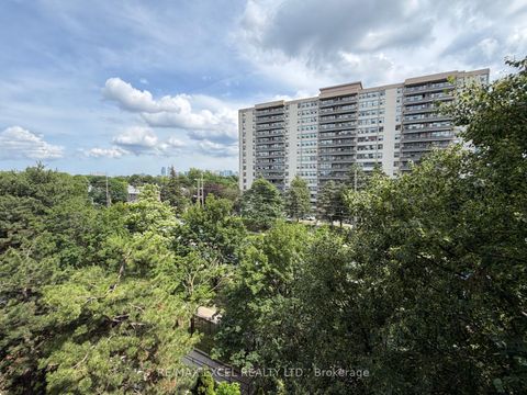Photo 7 at 507 - 91 Townsgate Drive, Yorkhill, Vaughan