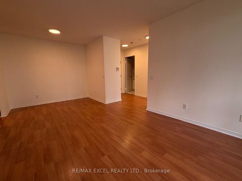 Photo 8 at 507 - 91 Townsgate Drive, Yorkhill, Vaughan