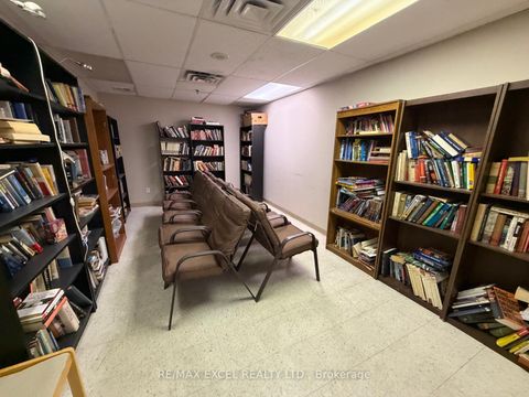 Photo 9 at 507 - 91 Townsgate Drive, Yorkhill, Vaughan