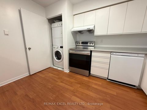 Photo 11 at 507 - 91 Townsgate Drive, Yorkhill, Vaughan