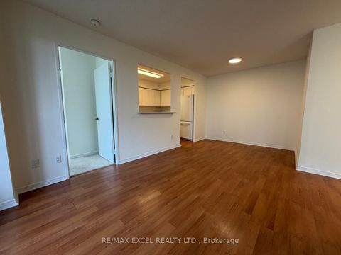 Photo 12 at 507 - 91 Townsgate Drive, Yorkhill, Vaughan