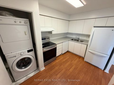 Photo 13 at 507 - 91 Townsgate Drive, Yorkhill, Vaughan