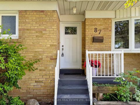 Photo 2 at 87 Combe Avenue, Bathurst Manor, Toronto