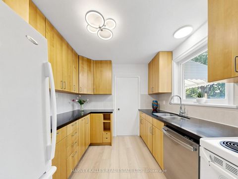 Photo 6 at 87 Combe Avenue, Bathurst Manor, Toronto