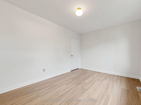 Photo 14 at 87 Combe Avenue, Bathurst Manor, Toronto