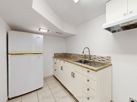 Photo 21 at 87 Combe Avenue, Bathurst Manor, Toronto