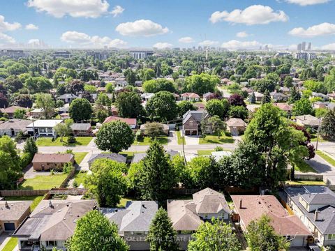 Photo 34 at 87 Combe Avenue, Bathurst Manor, Toronto