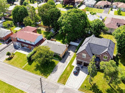 Photo 35 at 87 Combe Avenue, Bathurst Manor, Toronto