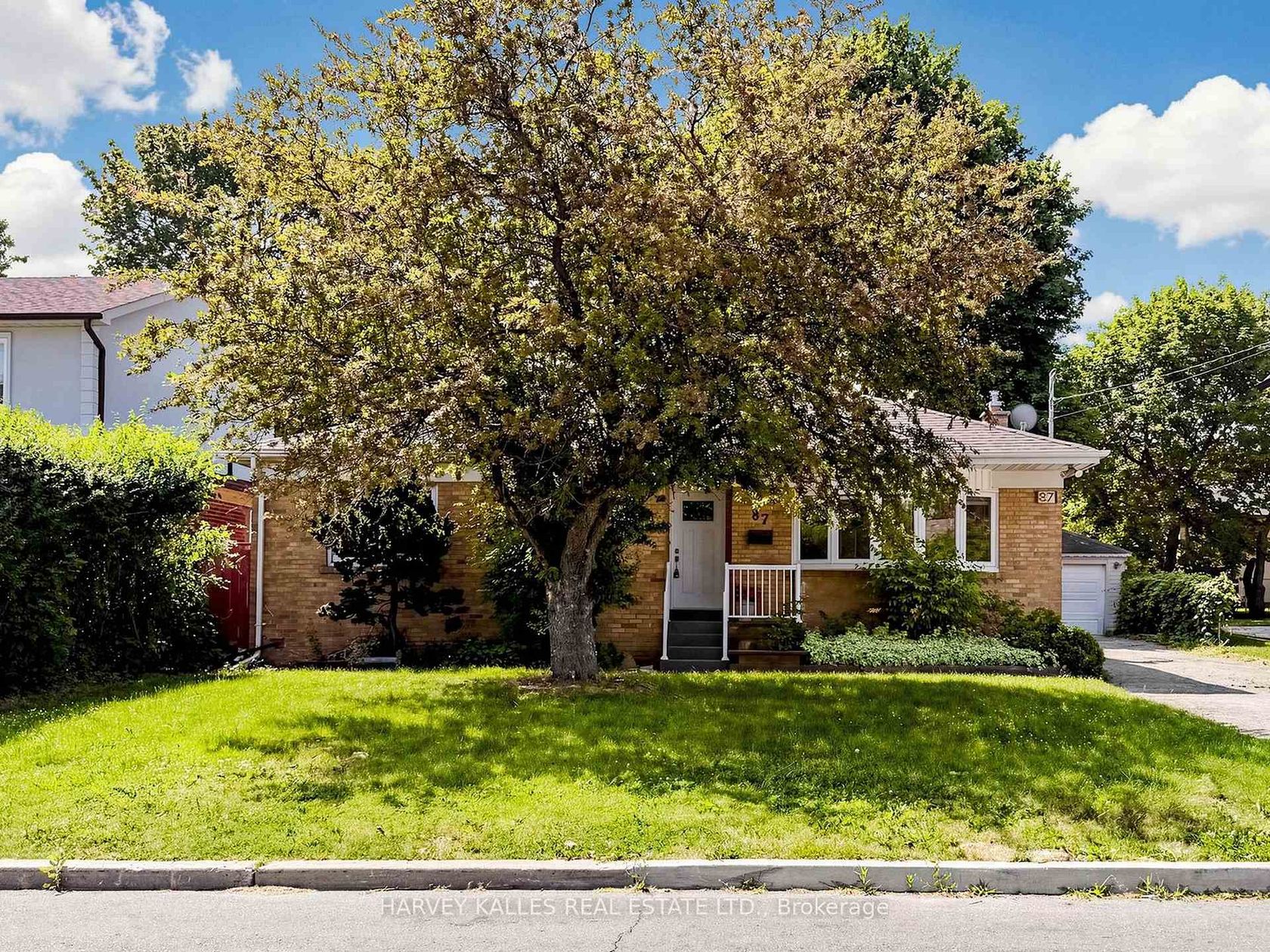 87 Combe Avenue, Bathurst Manor, Toronto 